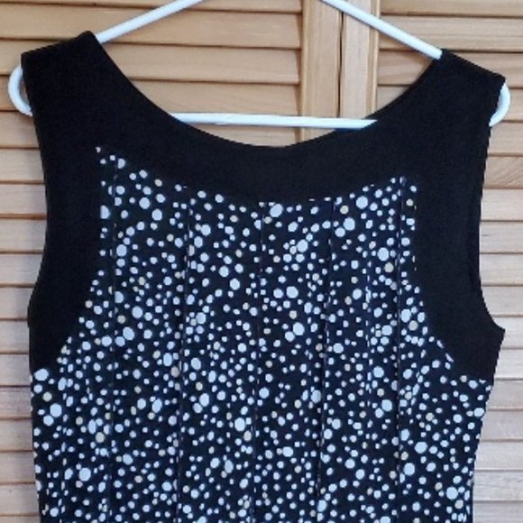 Flowy sleeveless summer dress - Picture 8 of 9